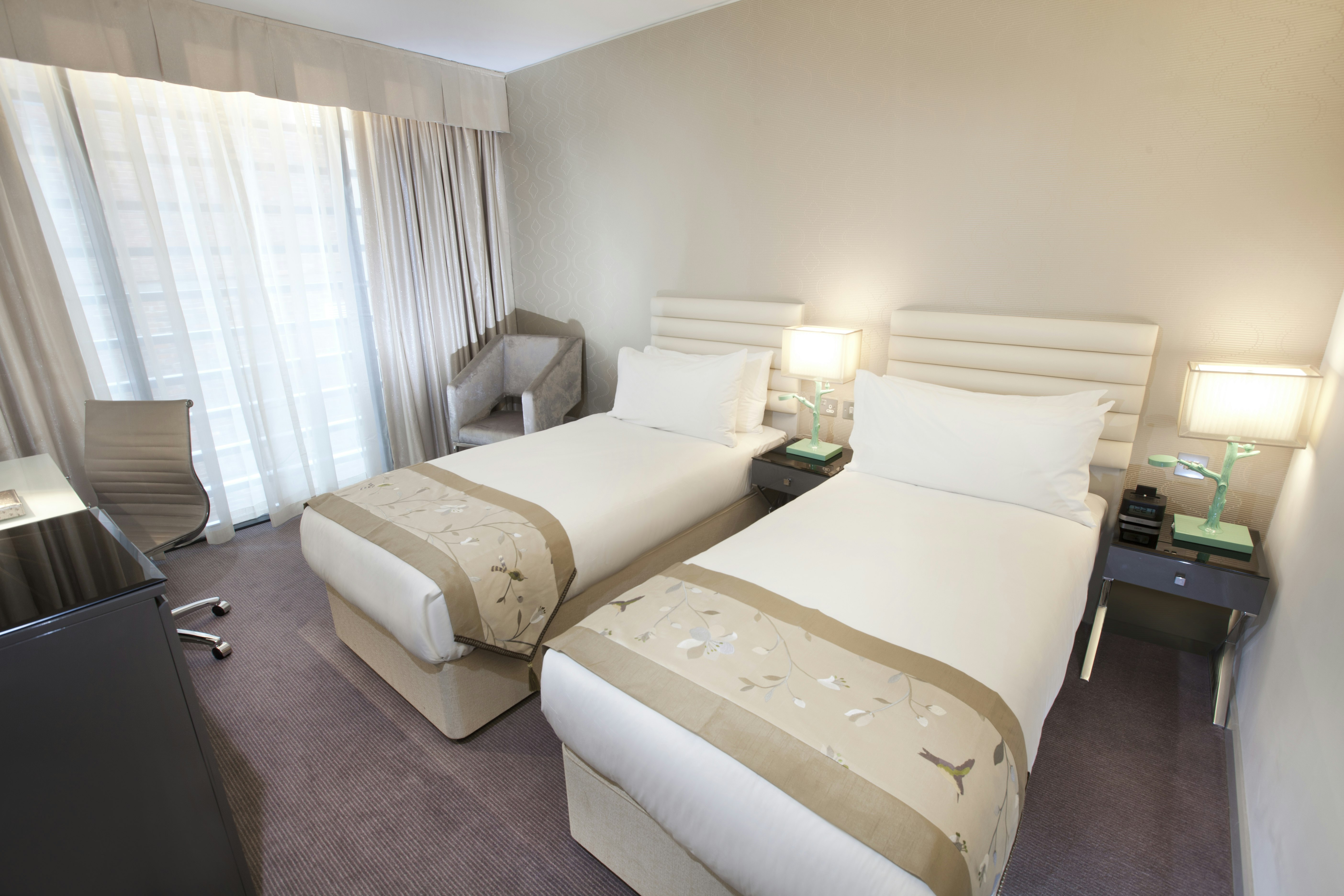 Dorsett Shepherds Bush 34/100