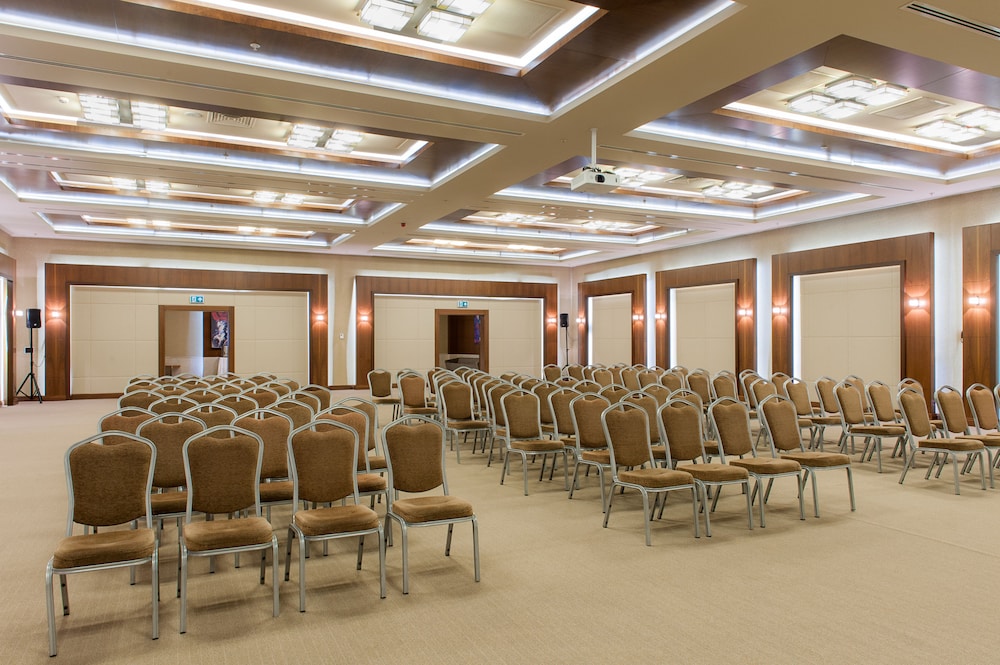 ISG Airport Hotel 54/63