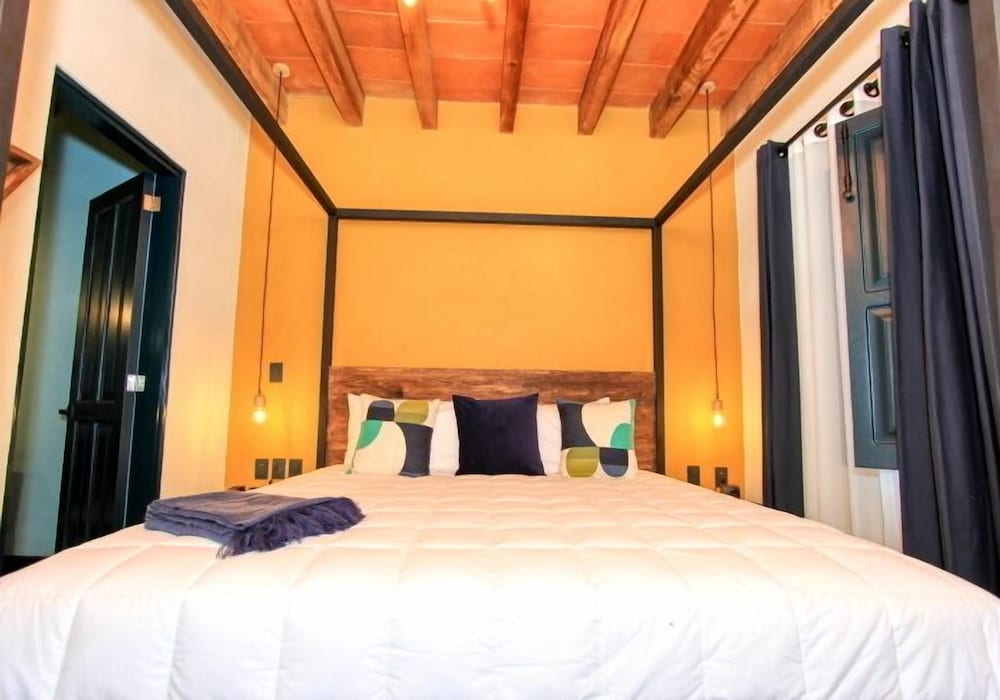 Antigua Trece Hotel Fusion 8/50