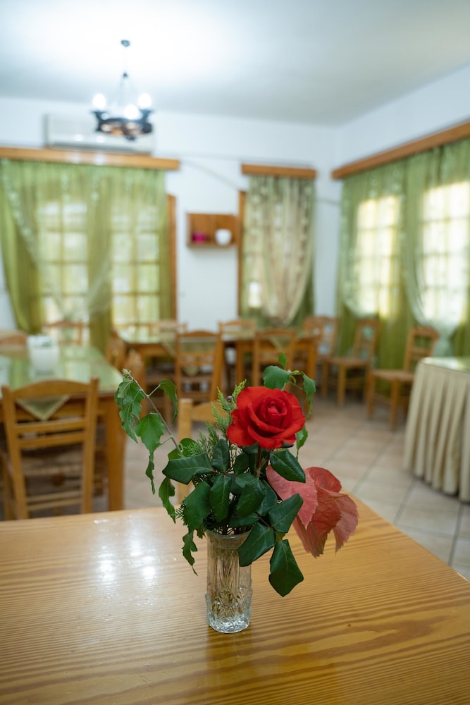 Dimitris Villa Hotel 58/67