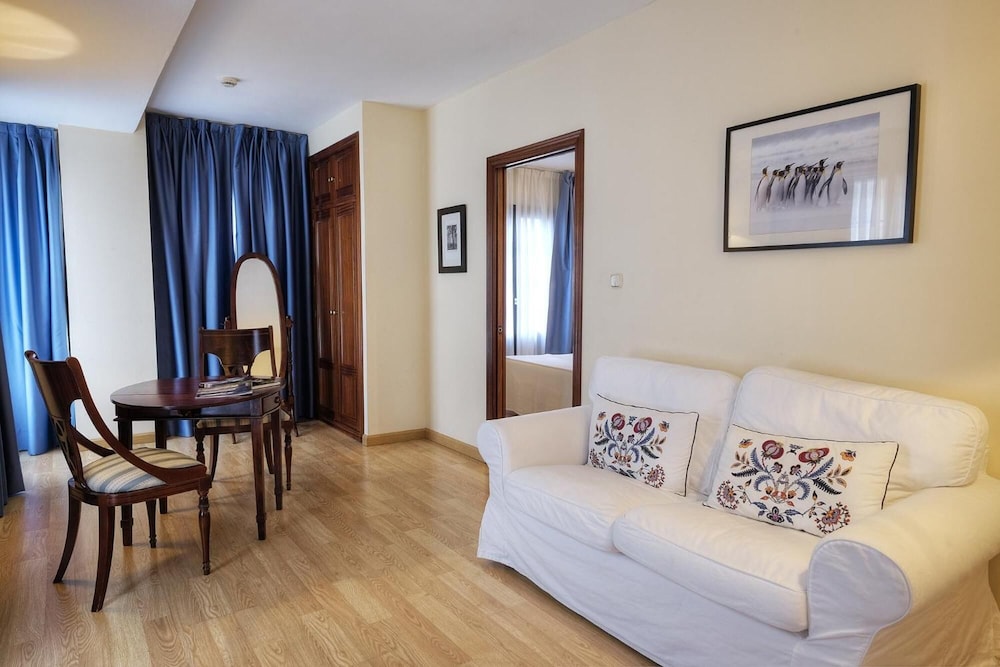 Arias Hotel 16/38