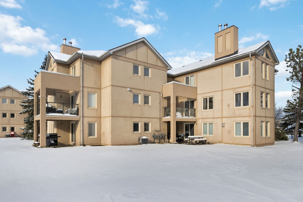 The Lodges At Blue Mountain Mountain Walk Condos 7/50