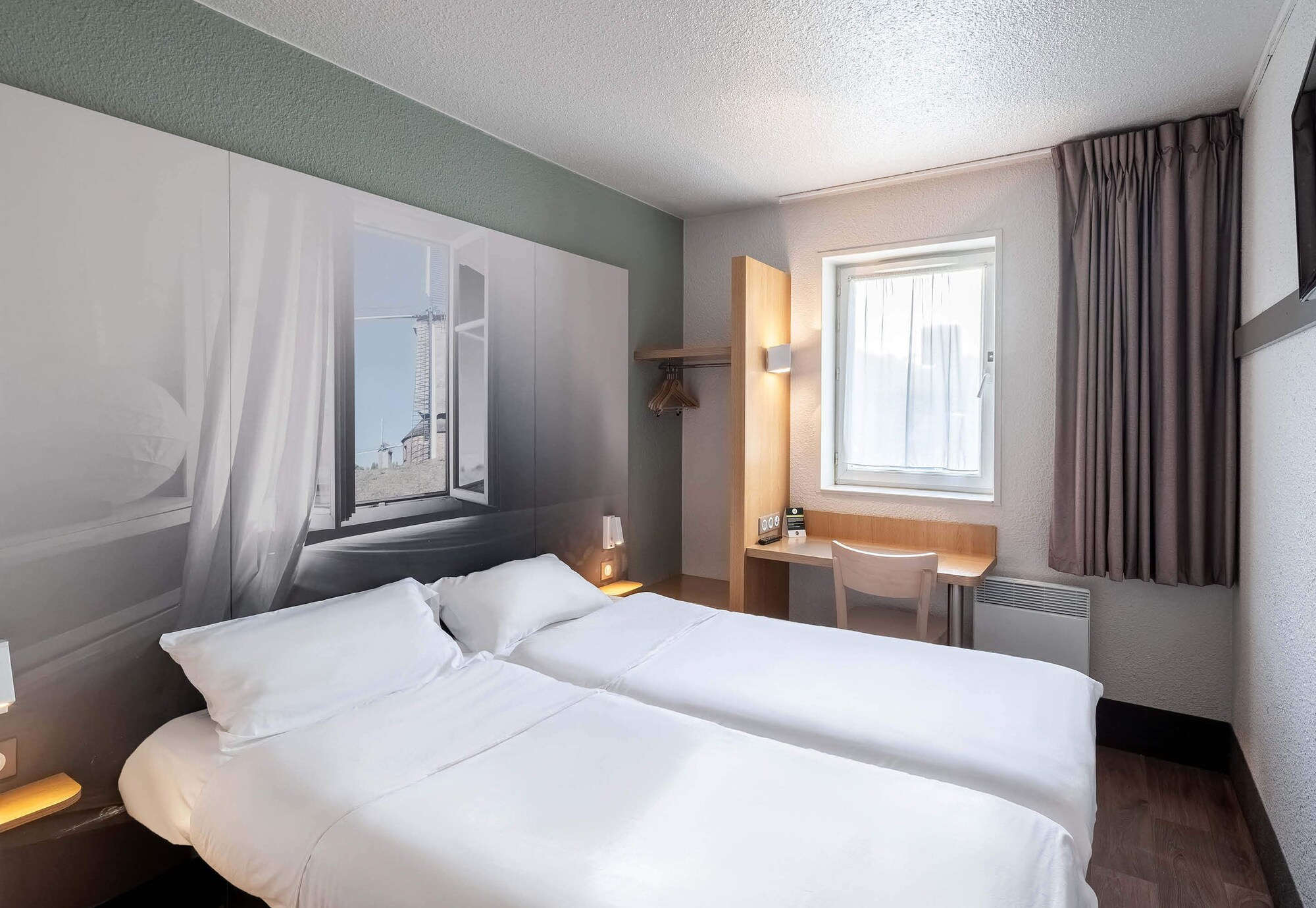 ROOM, TWIN BEDS