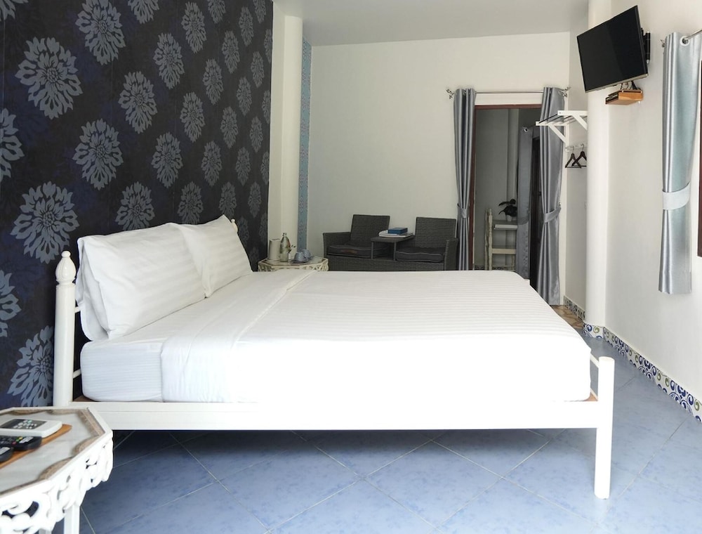 1 BEDROOM, SUPERIOR
