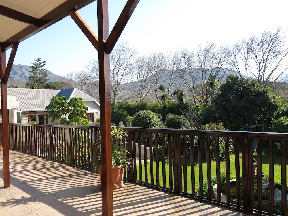 Summit Place Guesthouse 66/72