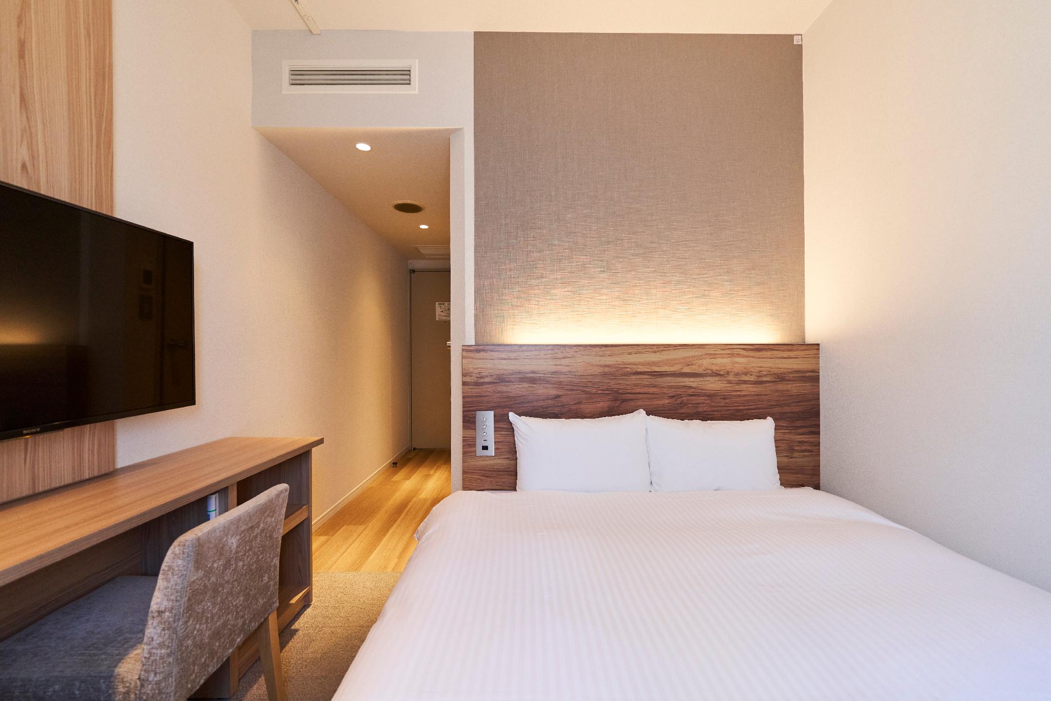 Petite, Double Bed