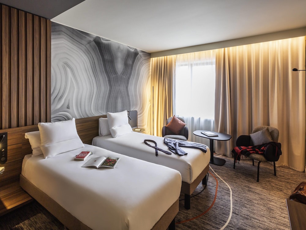SUPERIOR, TWIN BEDS, ACCESSIBLE