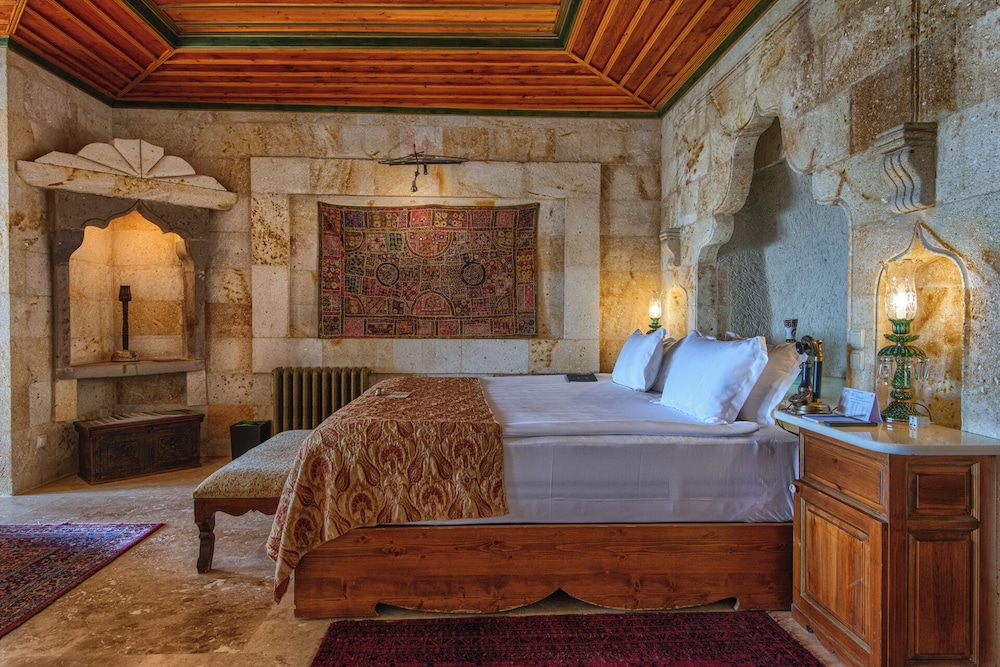 LUXURY, SUITE