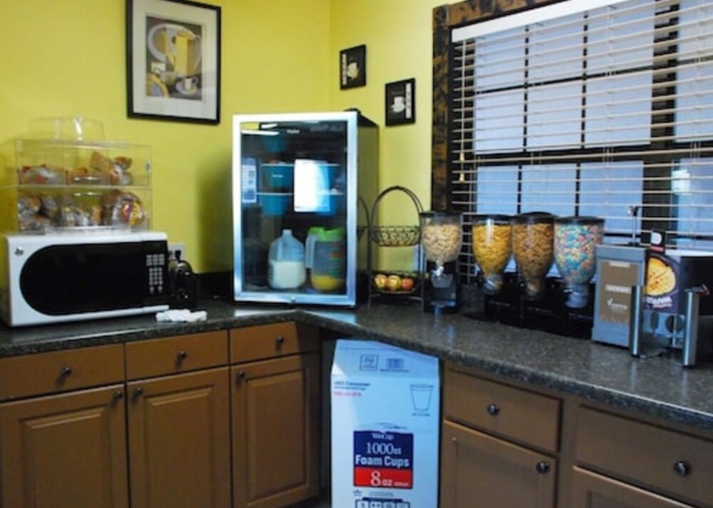 Americas Best Value Inn Midlothian Cedar Hill 16/31