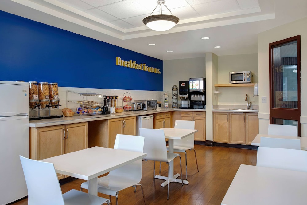 Days Inn by Wyndham Whitecourt 42/53