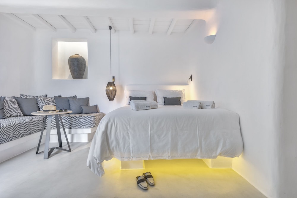 Mykonian Mews 14/50