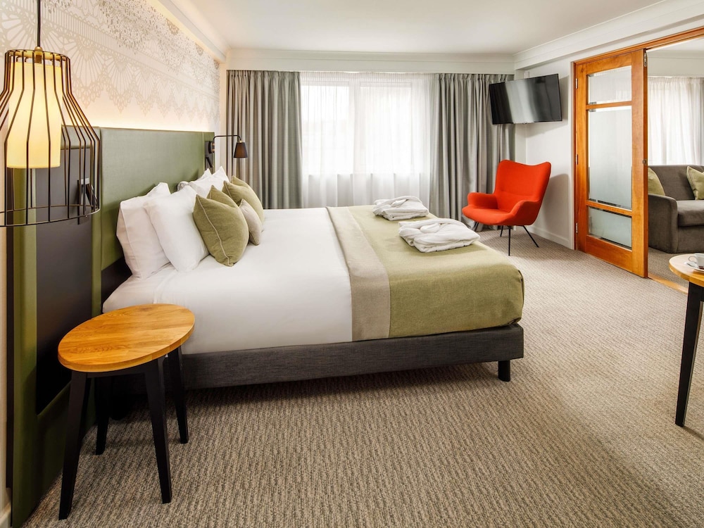 SUITE, KING BED