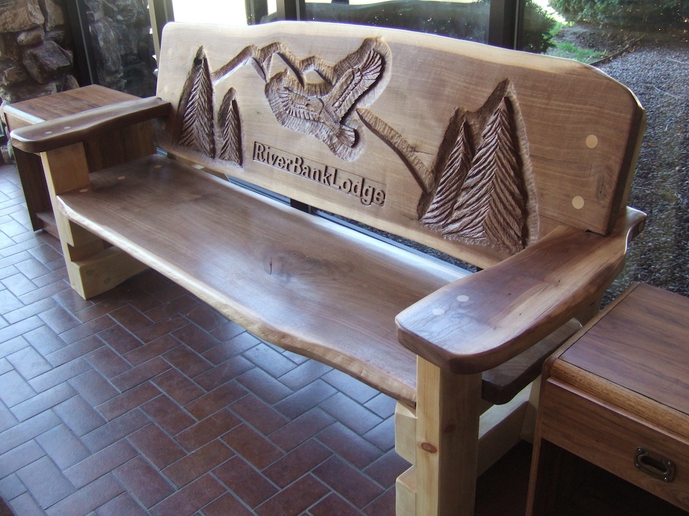 RiverBank Lodge 16/34