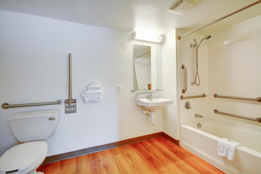 Motel6 Southington, CT - Hartford 23/43