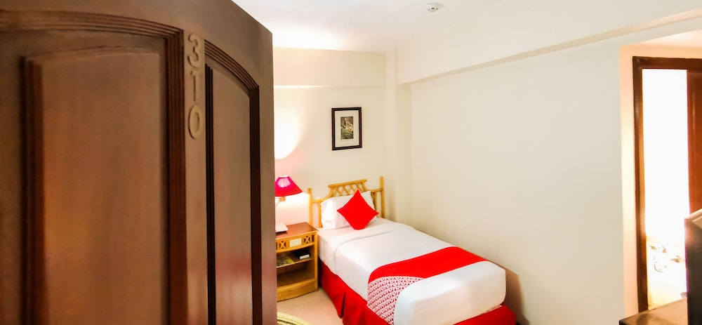 Humberto's Hotel 45/53