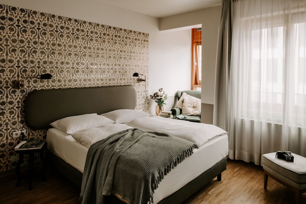 City, Studio, Queen Bed
