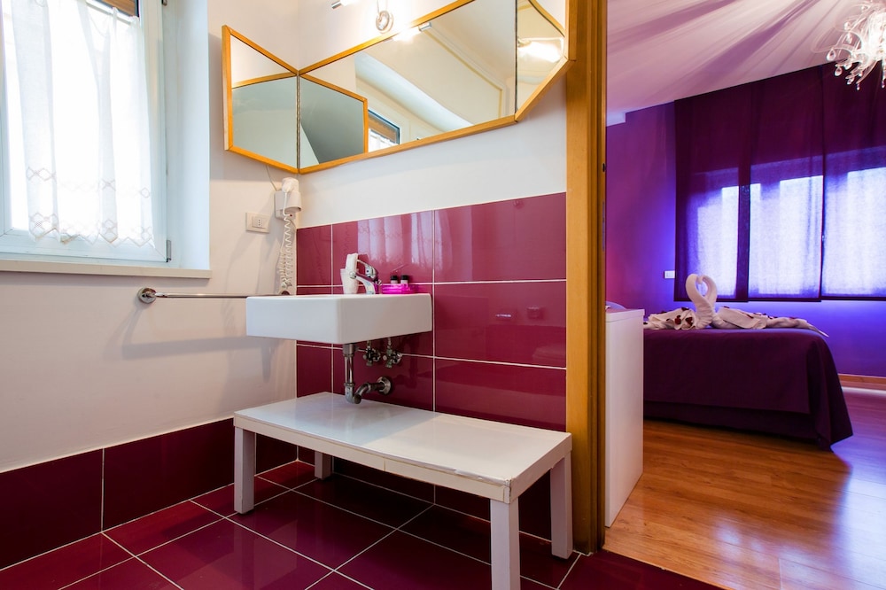 Emily Suites 44/51