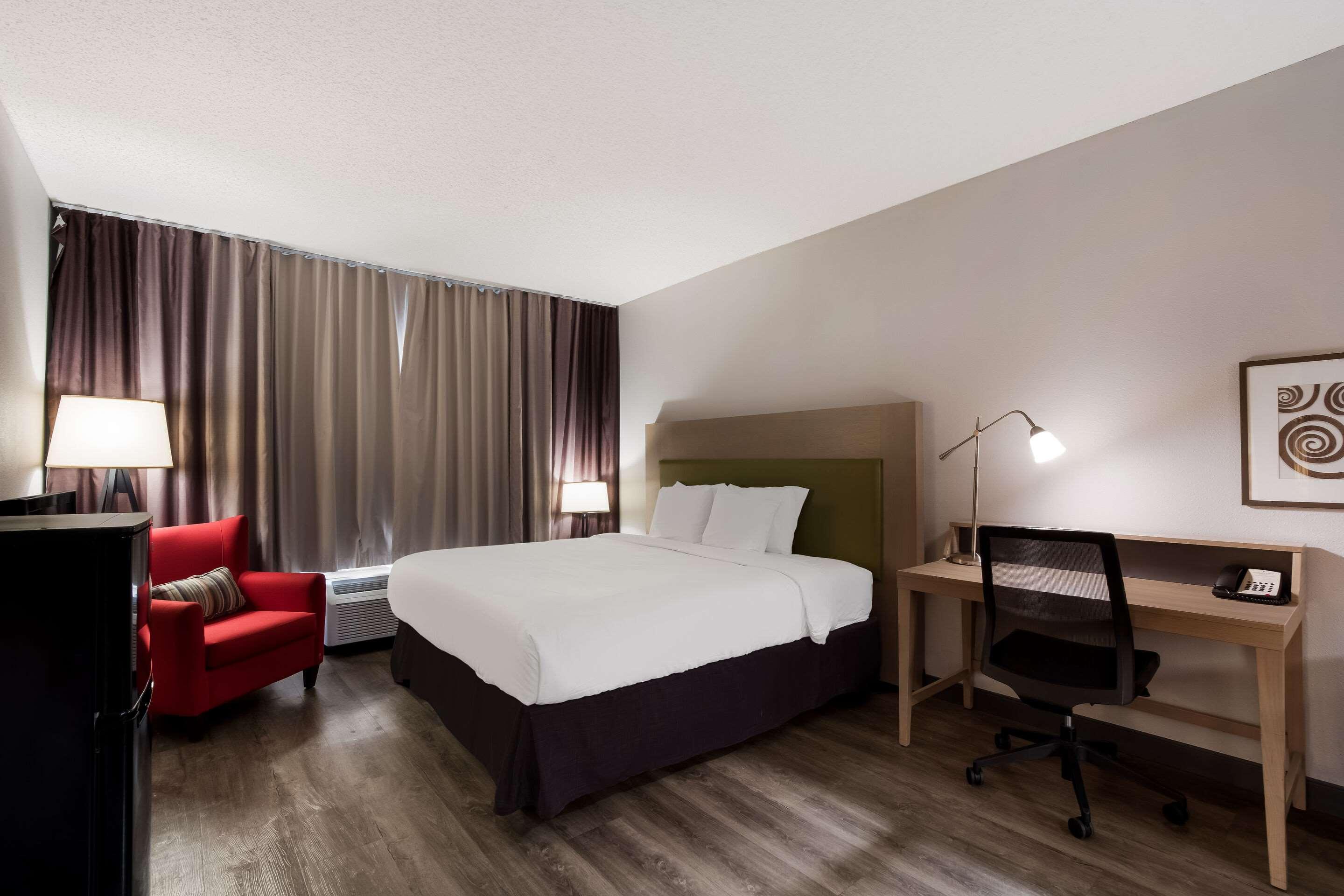 SUITE, 2 KING BEDS
