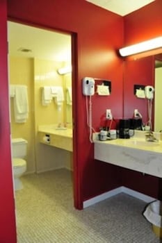 Lively Inn & Suites 60/61