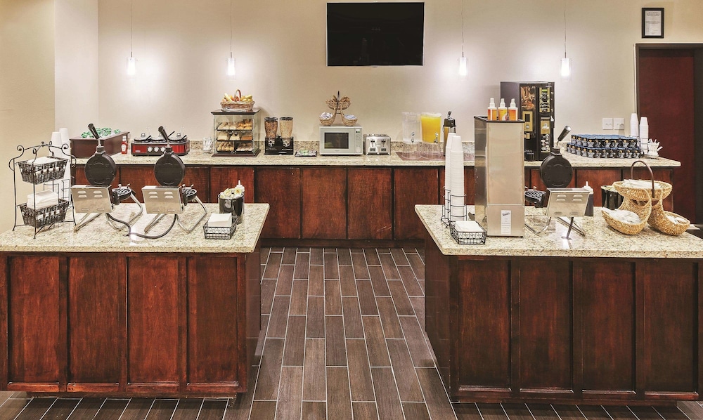La Quinta Inn Suites Houston Willowbrook 42/61