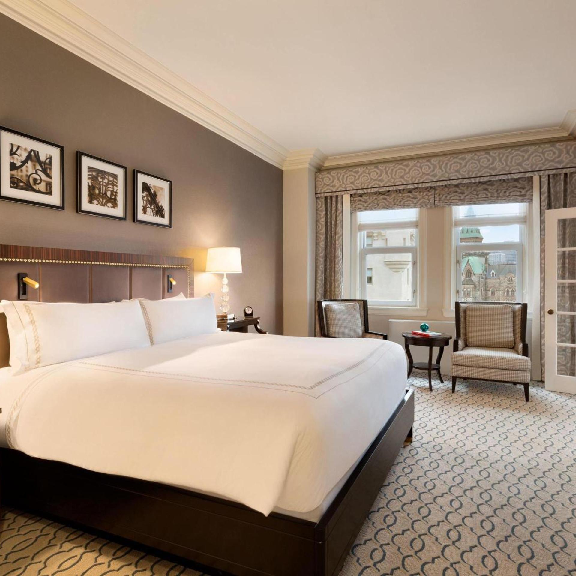 1 Bedroom, Fairmont Gold, Suite, King Bed, Lounge Access