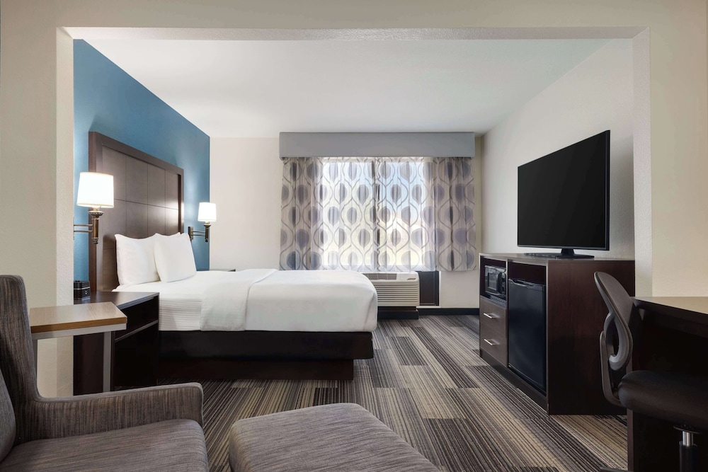 ROOM, QUEEN BED