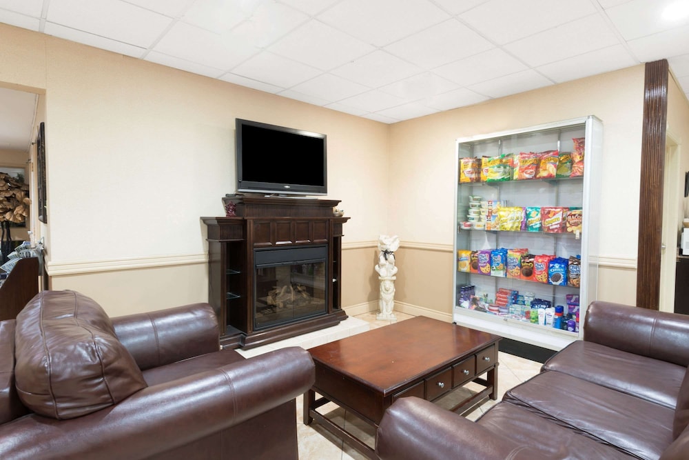 Super 8 by Wyndham Cambridge/Kitchener/Waterloo Area 25/33