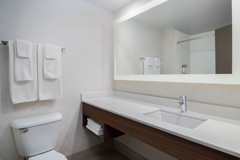 جناح بسريرين كوين مع أريكة، Holiday Inn Express Hotel Suites Bentonville 4/6