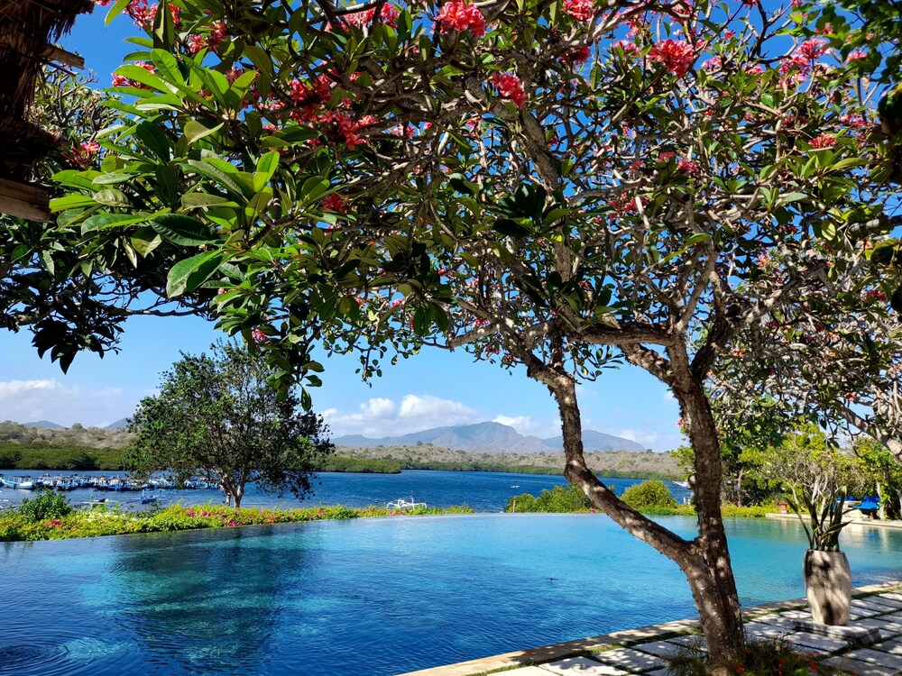 Naya Gawana Resort Spa 70/72