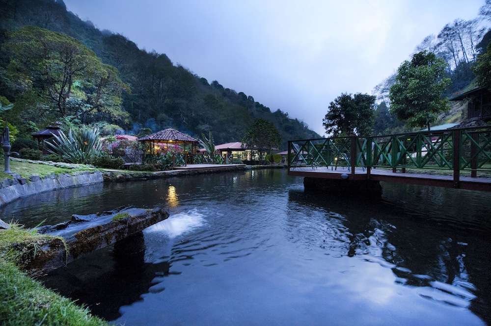 Trogon Lodge 42/46