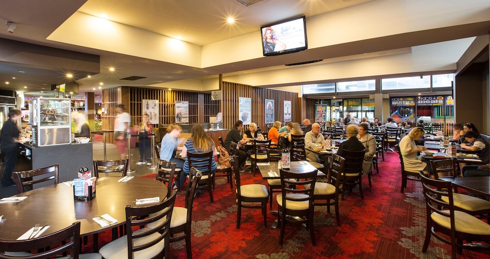 Nightcap at Keysborough Hotel 31/41