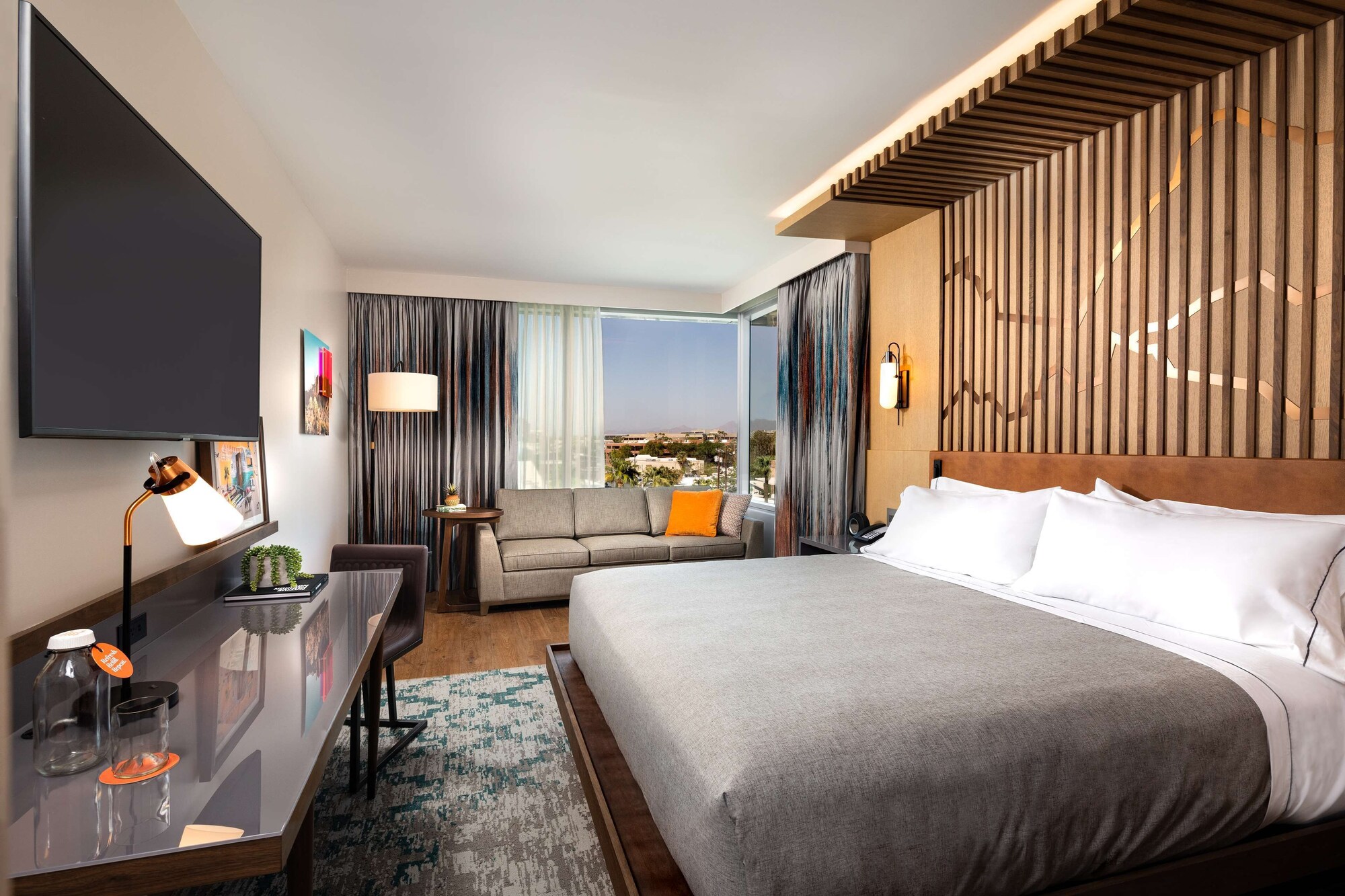 ROOM, KING BED