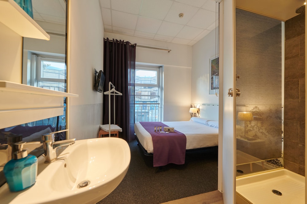 Hostal Mayerling Centro 30/33