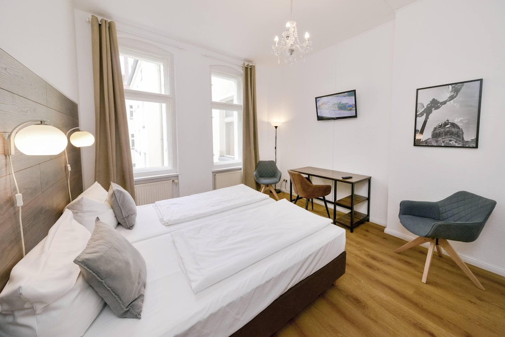 2 BEDROOMS, FAMILY, APARTMENT
