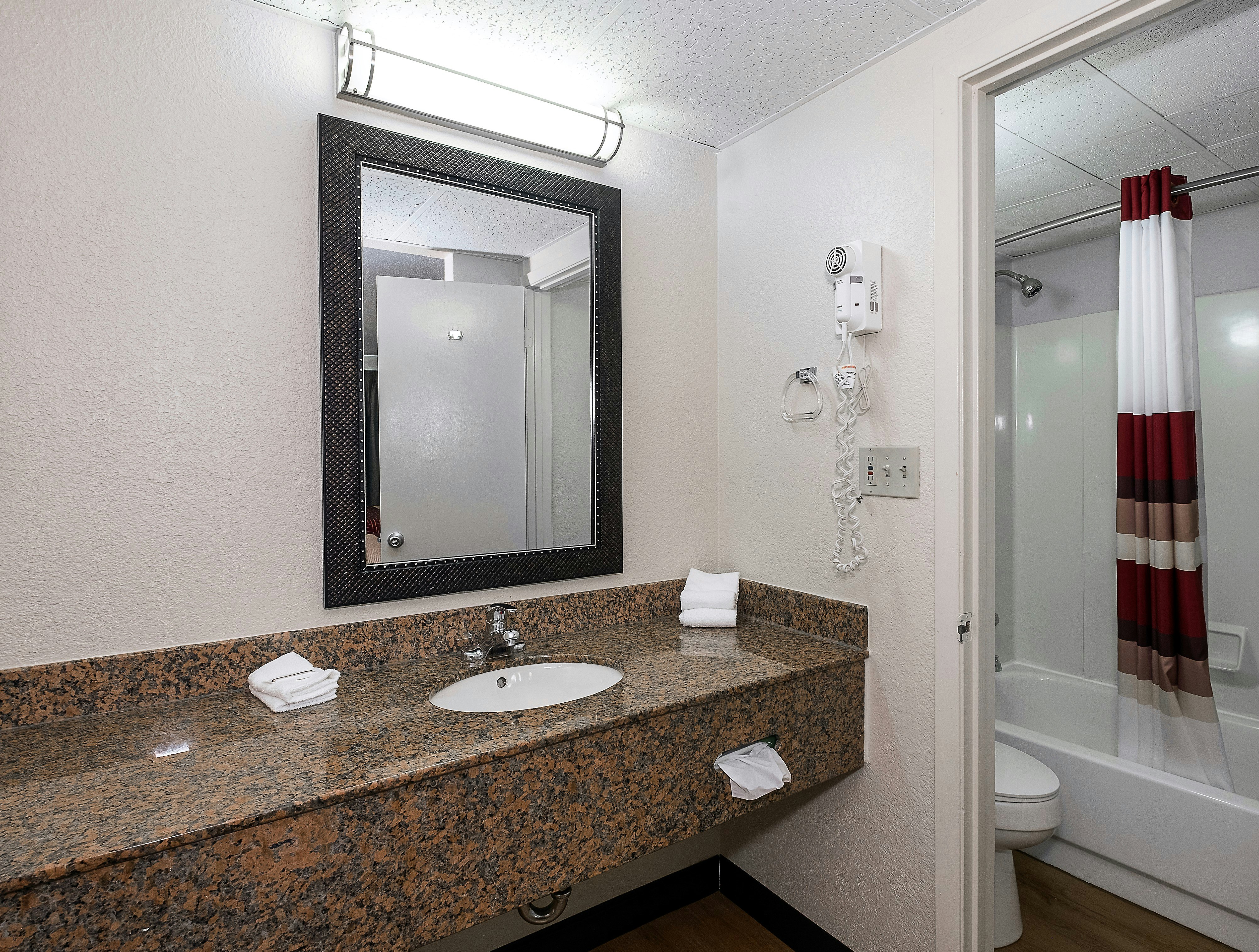 غرفة سوبيريور بسرير كينج، Red Roof Inn Bloomington - Normal/University 4/5