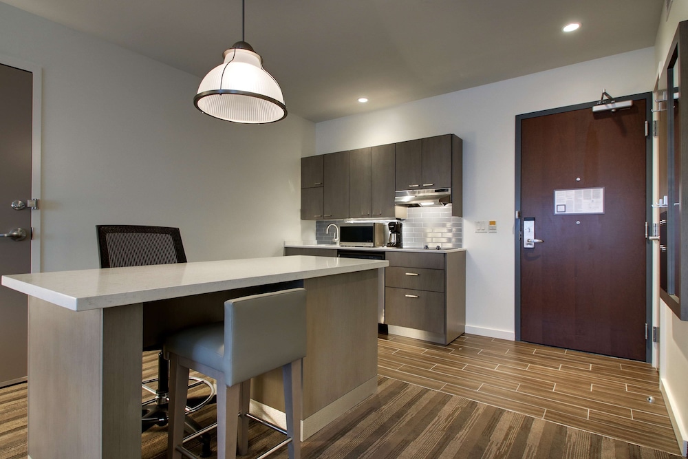 Hyatt House Oak Brook 45/64