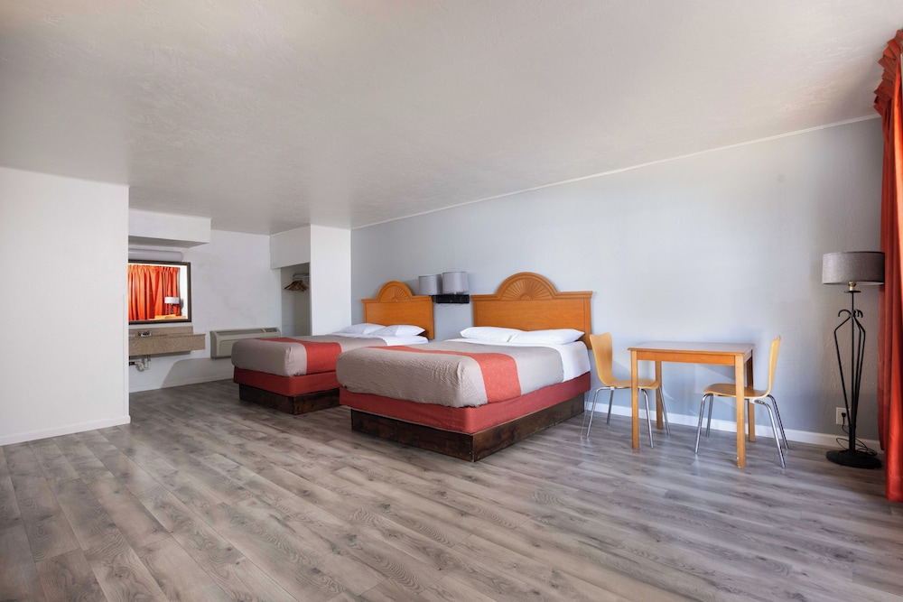 Motel6 Canon City, CO 27/64