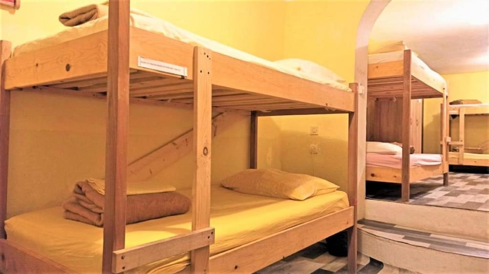 DRAGAN'S DEN HOSTEL 19/49