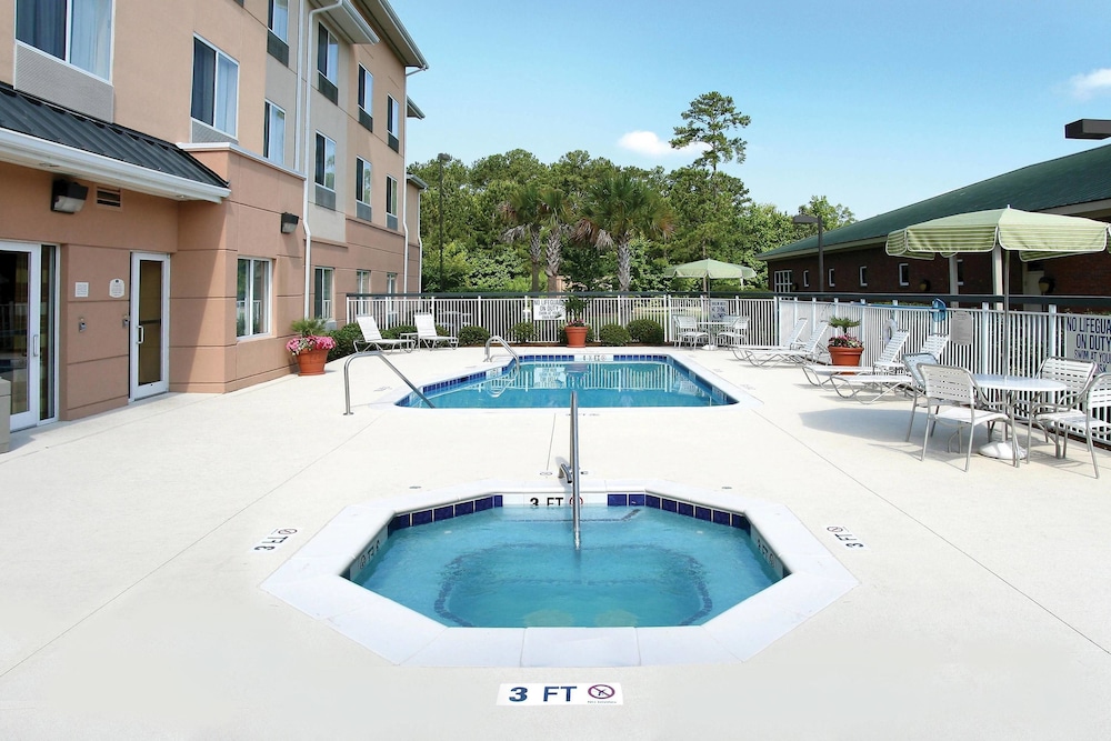 Fairfield Inn And Suites Charleston North University Area 4/20