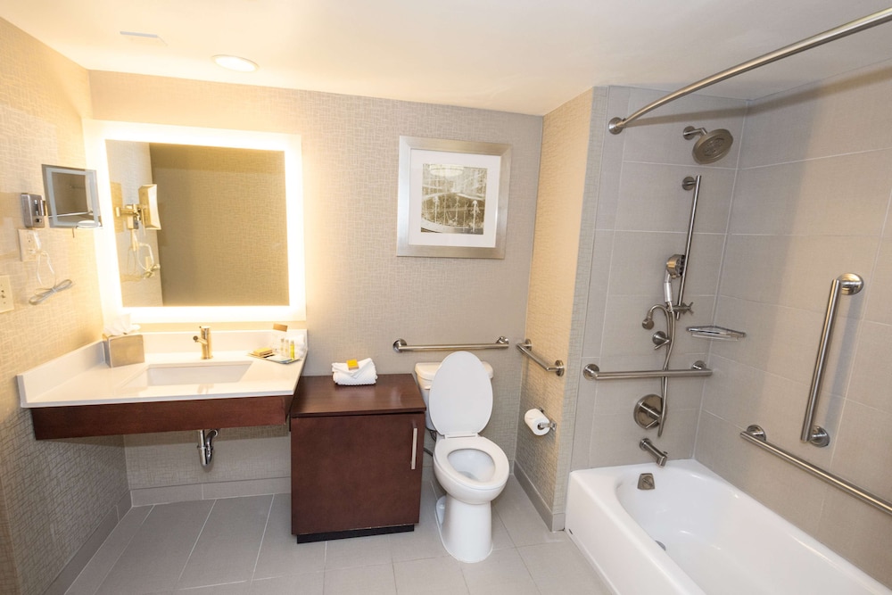 Doubletree Suites by Hilton at The Battery Atlanta 30/81