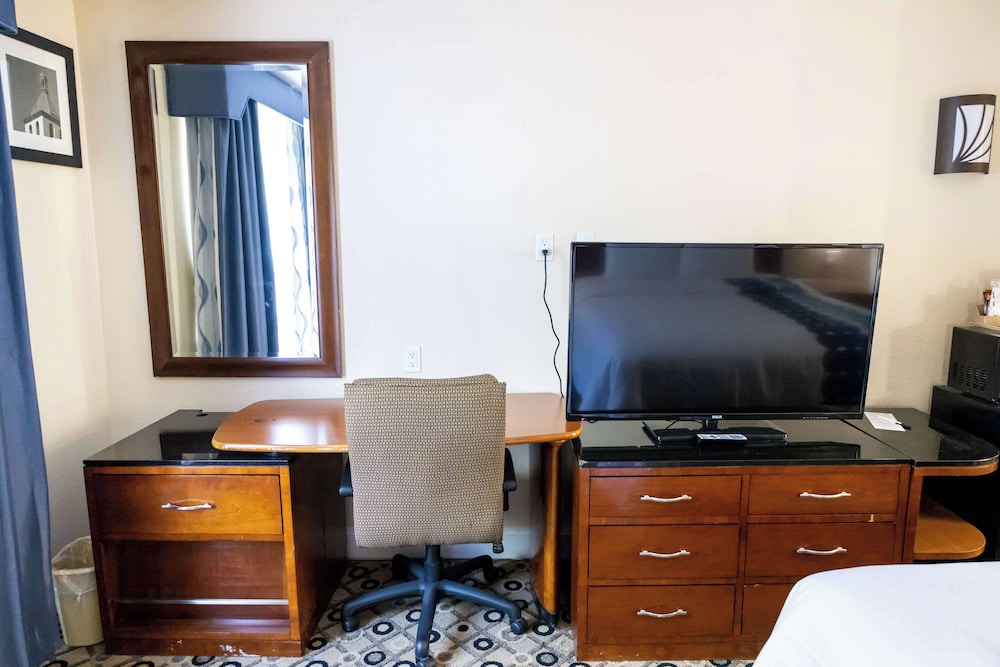 Days Inn by Wyndham College Park Atlanta Airport South 47/59