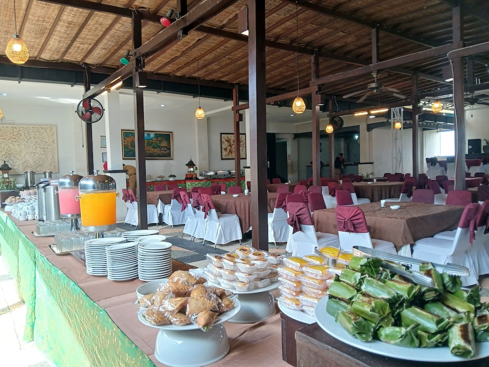 Nirmala Hotel And Convention Centre 48/66
