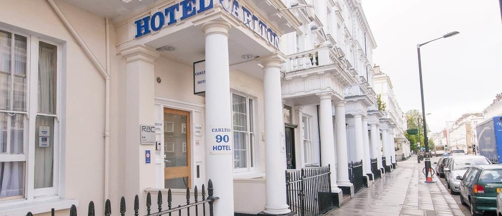 CARLTON HOTEL B AND B photo1