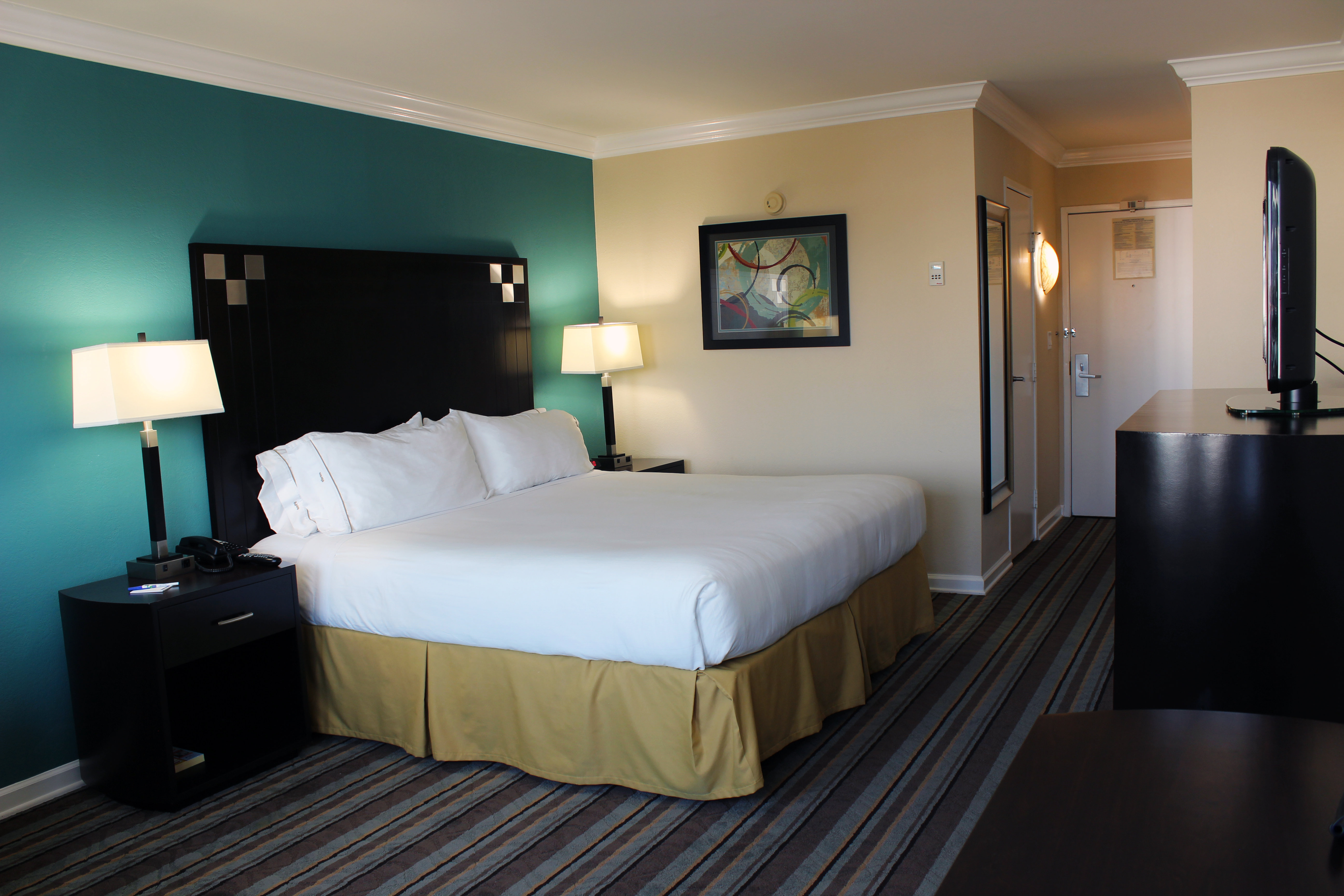 Holiday Inn Express Van Nuys 19/50