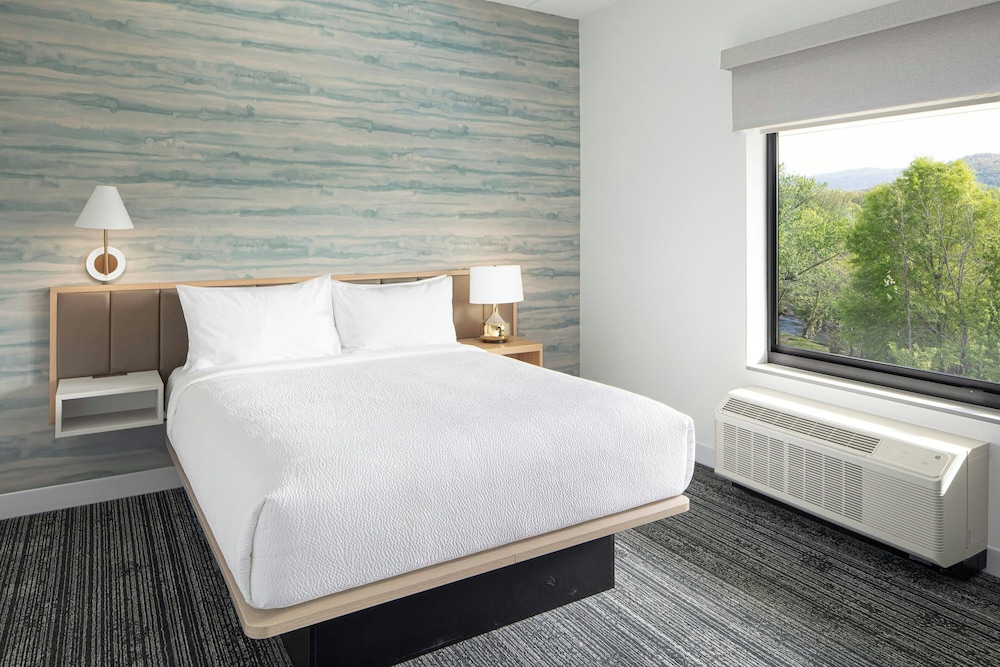 Studio, Queen Bed, Accessible