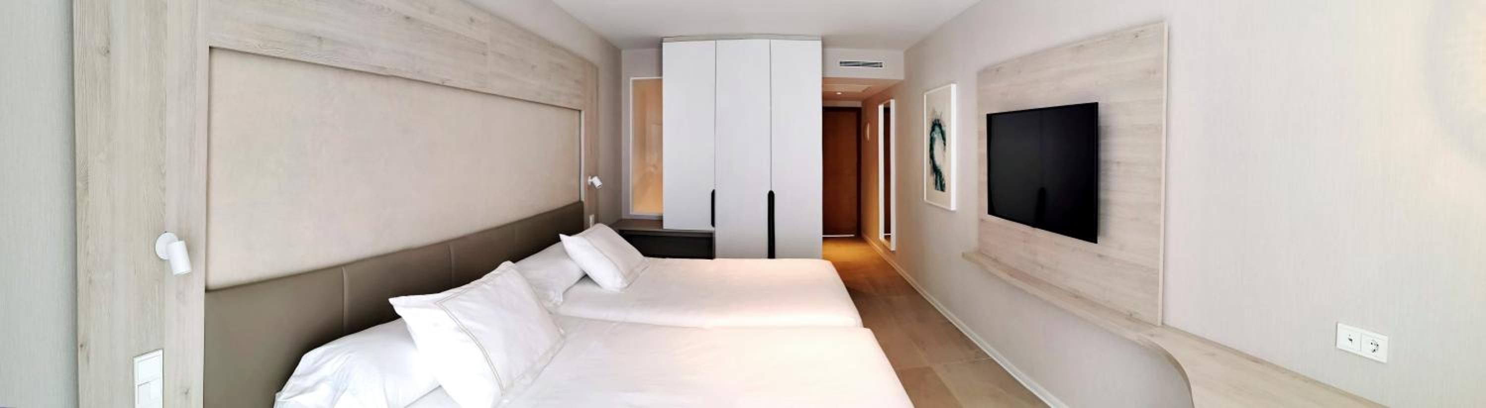 Room, Double or Twin Bed, Side Sea View