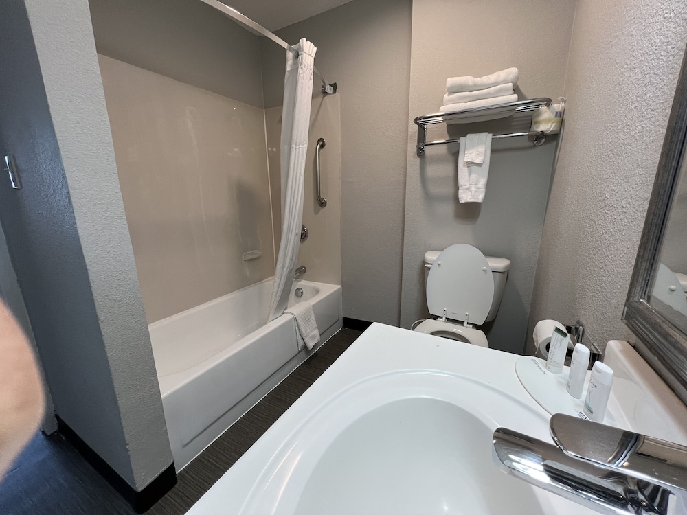 غرفة بسريرين مزدوجين، Baymont By Wyndham Peoria 6/6