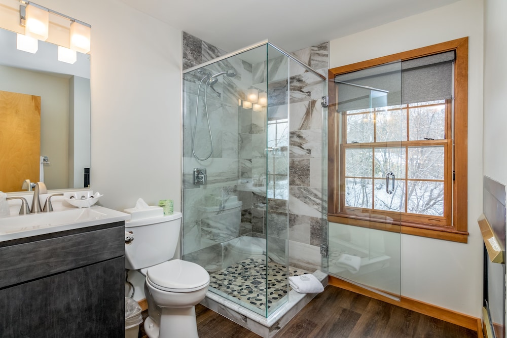 Grey Fox Inn Resort 63/66