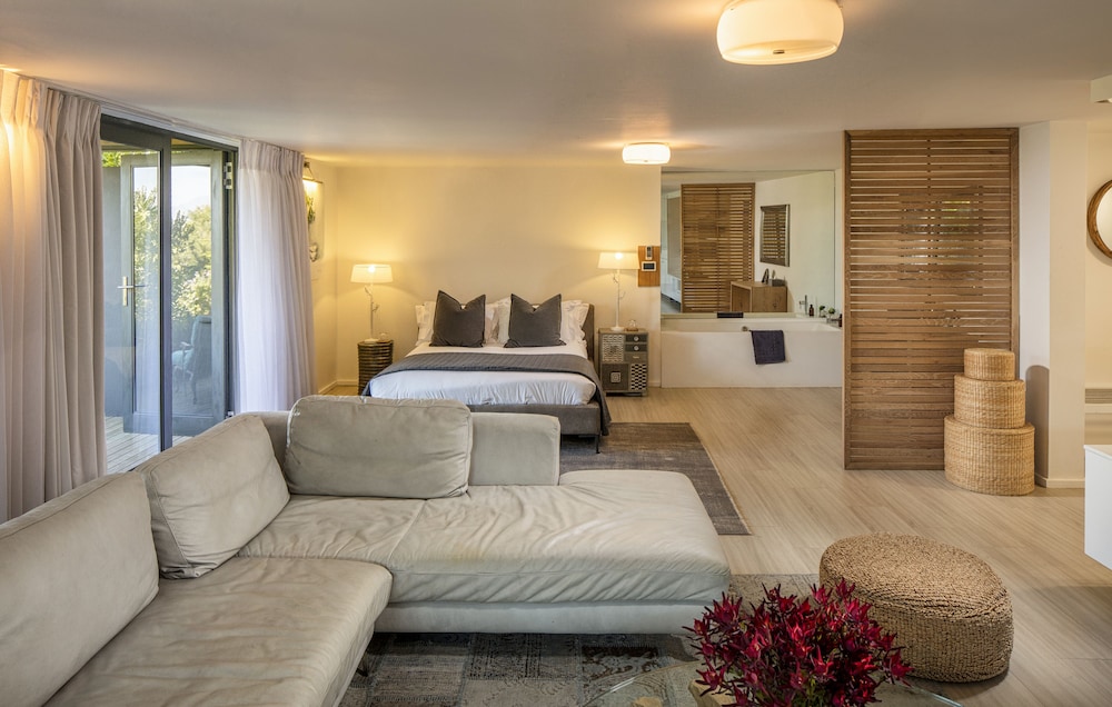 Spanish Farm Guest Lodge 66/90