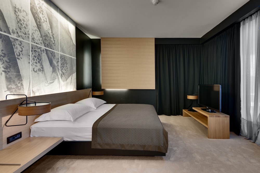 Bay Suite